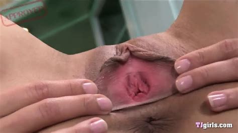 Extra Close Up Pussy Gap