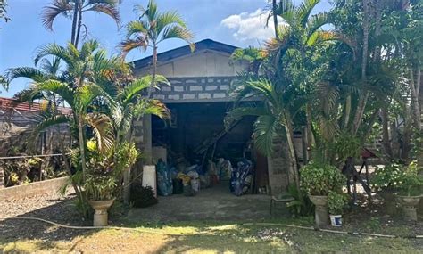 Medical school student gets white coat from older brother in touching