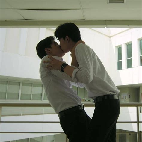 Pin By Luongquachcamlinh On Pondphuwin Cute Gay Couples Gmmtv Actors Movies To Watch Teenagers