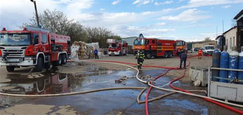 Update Foto Video Incendiu Cu Degaj Ri Mari De Fum I Pericol De