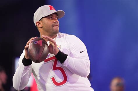 Exploring 34th Street NY NY reveals surprising shopping discounts