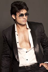 Hot Body Shirtless Indian Bollywood Model Actor Hussain Kuwajerwala