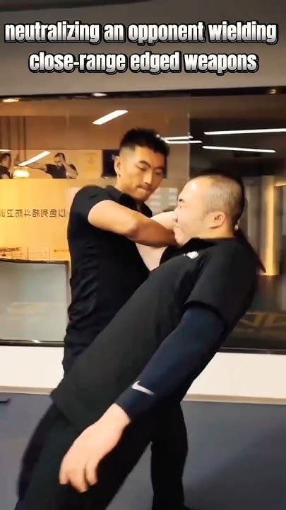 martial art techniques  defending  close range edged weapon