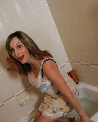 Curvaceous Mature Babe Abigail Fraser Taking A Bath In Her Clothes Porn Pictures Xxx Photos