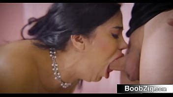 Une Milf Latine Juteuse A Besoin De Se Faire Remplir La Chatte De Toute Urgence Xvideos