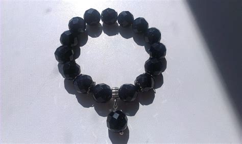 Браслет на резинке из синего авантюрина | Beaded bracelets, Mens ...