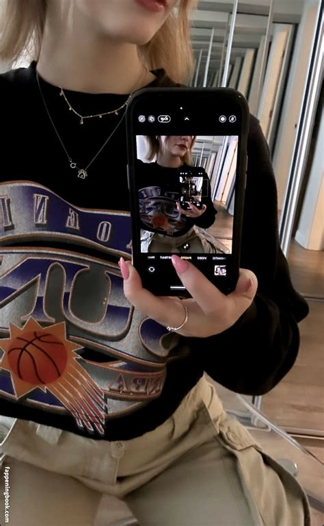 Meg 155 Megc 155 Nude OnlyFans Leaks Fappening FappeningBook