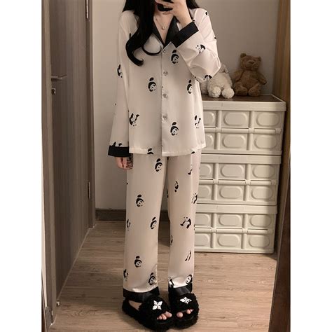 BỘ ĐỒ NGỦ MẶC NHÀ DÀI TAY LỤA XƯỚC LỤA GẤU TRÚC MÈO ÔM NHAU HOT Shopee Việt Nam