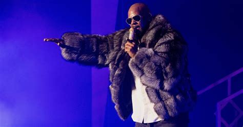 Parents Claim Singer R Kelly Is Holding Their Daughters In An Abusive Sex Cult Maxim