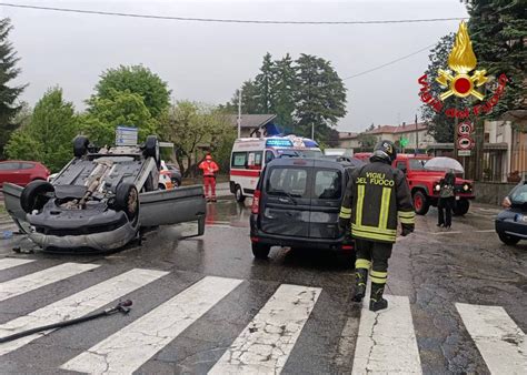 Auto Ribaltata A Tradate Arrivano I Pompieri Il Saronno