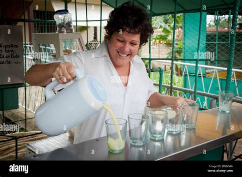 Cuba Woman Juice Hi Res Stock Photography And Images Alamy