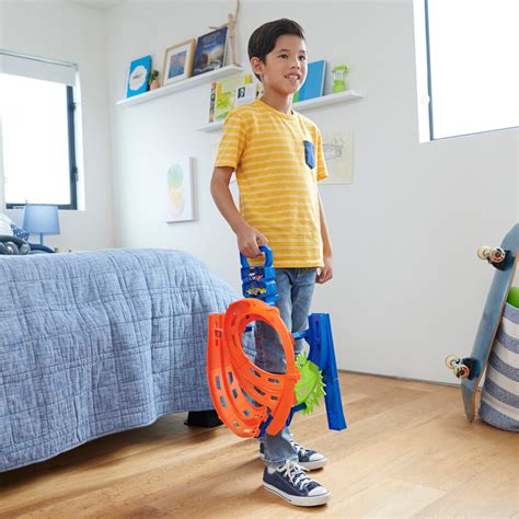 Hot Wheels Action Whip Around Raceway Ringo No