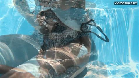 Beautiful Blonde Zazie Skymm Swims Nude
