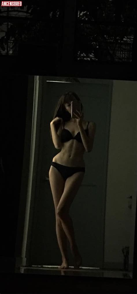 Naked Luna Baxter Added By KA