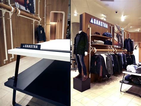 Солидный интерьер магазина одежды Gaastra