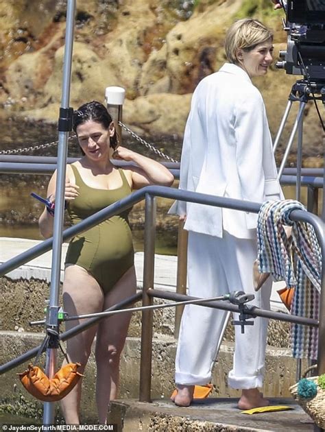 Hot Sexy Yael Stone Bikini Pics