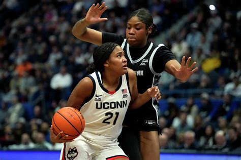 Where Does Sarah Strong Rate Among Uconn Womens Basketball Freshmen