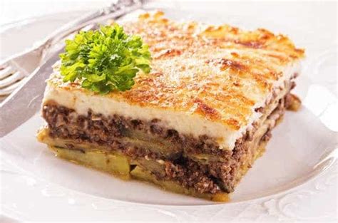Traditional Moussaka recipe with eggplants (aubergines) and potatoes ...