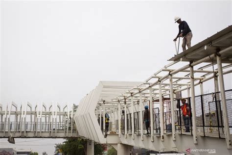 Pembangunan Jembatan Penghubung Stasiun Lrt Dan Halte Transjakarta