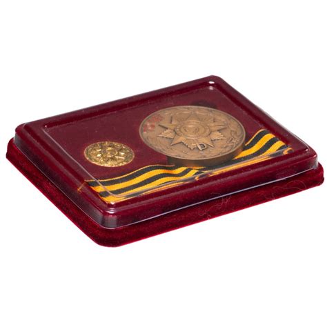 Набор "70 лет Победы в ВОВ" Настольная медаль, знак, лента (В коробке ...