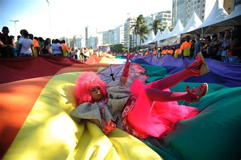 Fotos Veja Fotos Da Parada Do Orgulho Gay No Rio De Janeiro Uol Not Cias