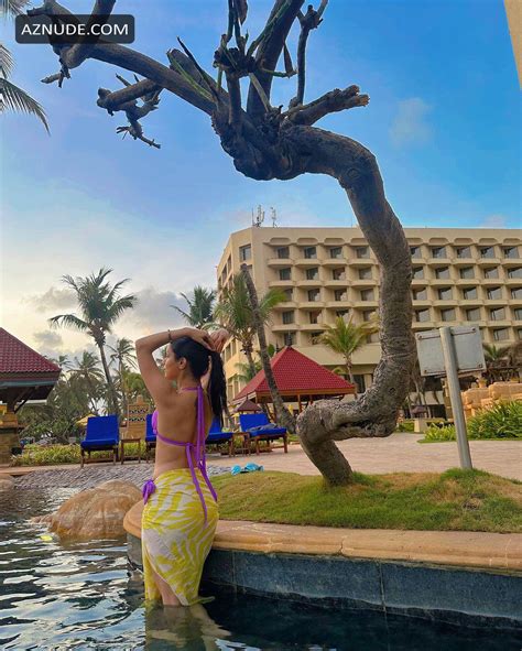 Avneet Kaur Avneet Flaunted Her Curves In Bikini Aznude