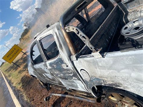 Caminhonete Pega Fogo E Destru Da Ap S Pane Na Br Interior