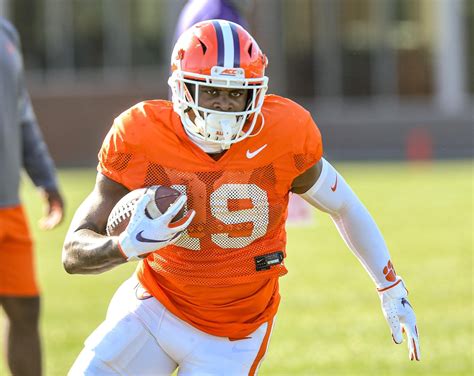 Clemson Tigers Rb Michel Dukes Enters Transfer Portal Sports Illustrated Clemson Tigers News