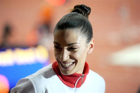 KAKVO IZVAJANO TELO I TRBUŠNJAKE IMA IVANA ŠPANOVIĆ Skinula se u bikini od ove slike zastaje