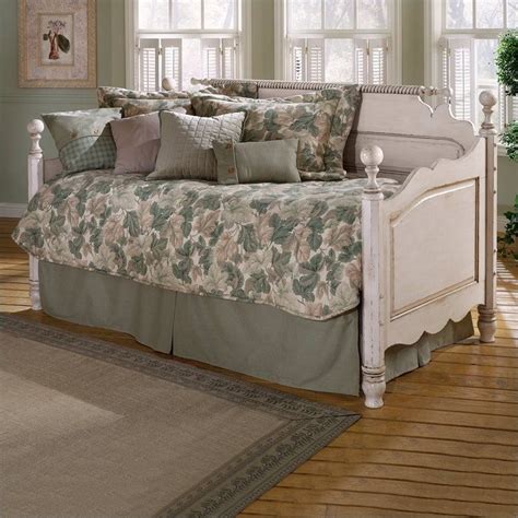 Hillsdale Wilshire Wood Daybed In Antique White 1172dblhxx