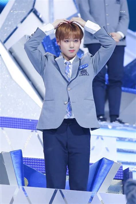 Vừa chiến thắng hot boy Produce bị đào mộ ảnh thời trẻ trâu cực cute