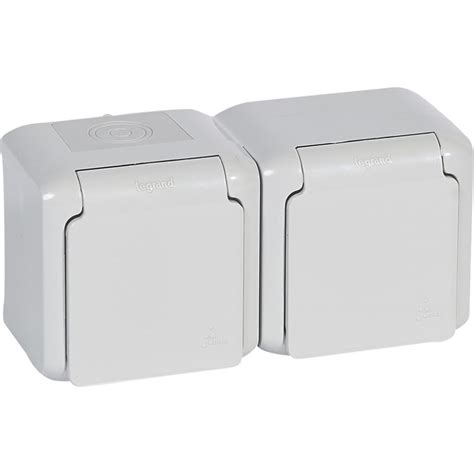 Розеточный блок Legrand двойной с заземлением Legrand Quteo IP44 со ...