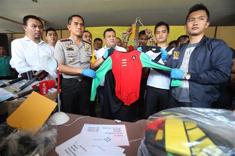 Raid On Alleged Gay Sex Party Not Related To Lgbt Issues Police City The Jakarta Post