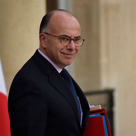 Bernard Cazeneuve D Fend Myriam El Khomri Ce N Est Pas Une Ministre