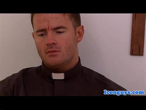 Maduro Sacerdote Chupando Pollas En Tr O Xvideos