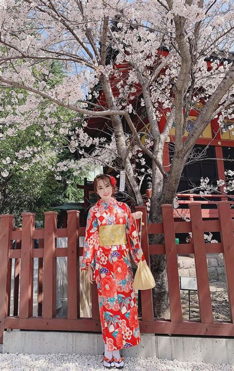 Các hot girl 8X đời đầu từng nổi tiếng và giàu có nhờ chuyển hướng buôn bán thời trang giờ ra sao