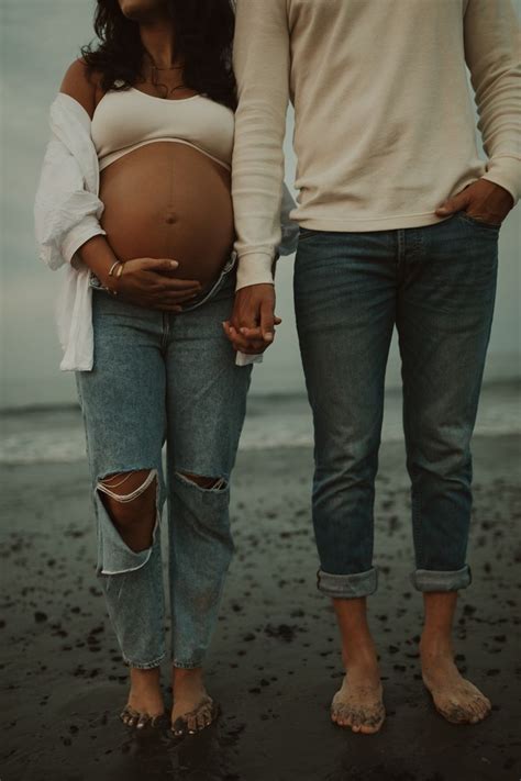 beach maternity photo idea maternity pic inspiration pregnancy