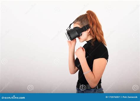 Brunette Girl In Virtual Reality Stock Image Image Of Concept Teen