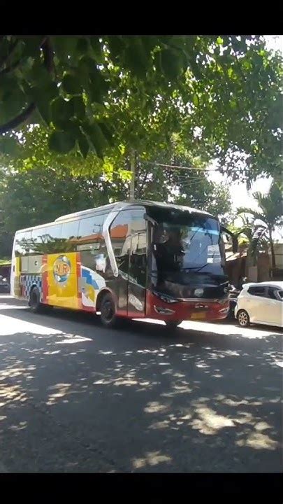 Akas NR Patas Surabaya Madura | Pesona Bus Indonesia - YouTube