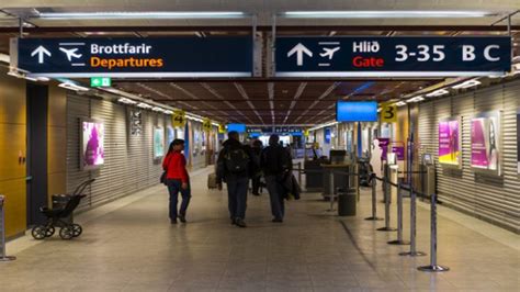 Keflavik monitors passenger mobiles to cut queues - PASSENGER SELF SERVICE