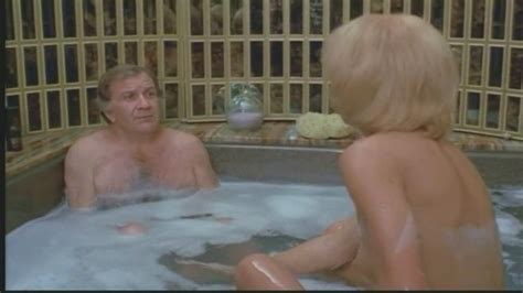 Naked Mireille Darc In Si Elle Dit Oui Je Ne Dis Pas Non