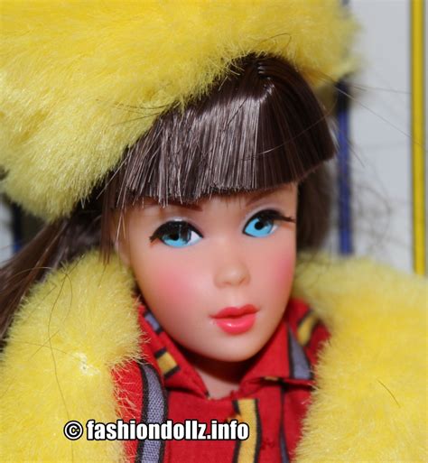 1998 Twist N Turn Barbie Brunette Repro 23258 Fashiondollz Info