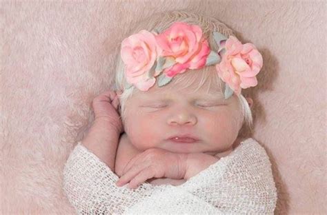 Il y a quelques années une fille blonde est née dans une famille