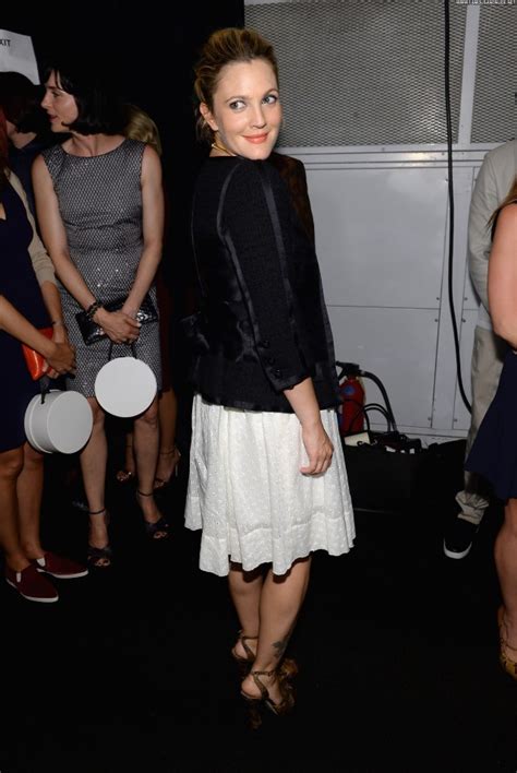 Drew Barrymore Fashion Show Beautiful Celebrity High Resolution Nude Celebrities Mobile
