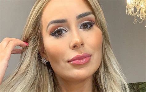 Ex BBB Letícia Santiago revelou que antes de se casar namorou o Senador