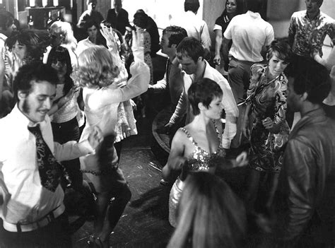 Colette Descombes Nude Pics Pagina