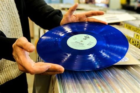 Подробно расскажем о Чем отличаются пластинки для патефона