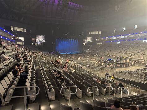 Travel experts explain why hotels near Dickies Arena are booming 13