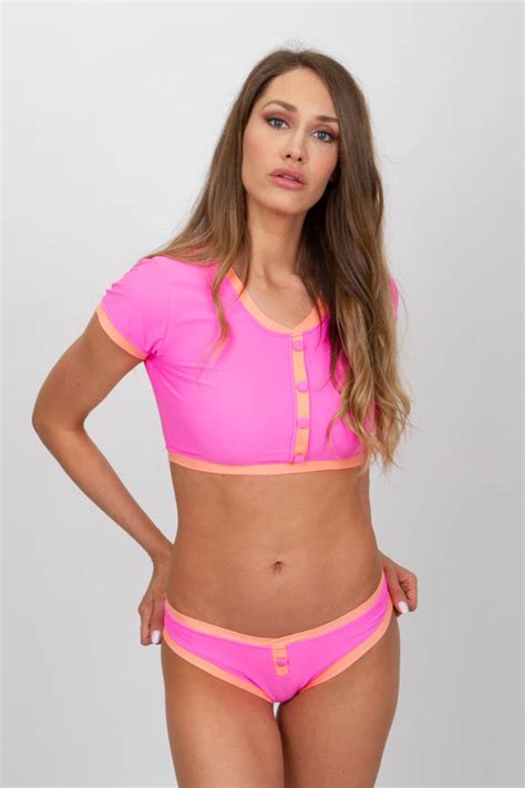 8 Hot Sexy Camila Roza Bikini Pics