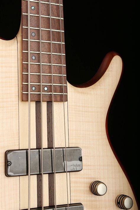 Cort A4 Plus - Bass Centre